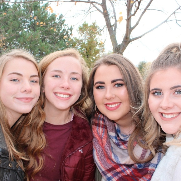 Meet your Posher, Caitlyn - Picture 2 of 2